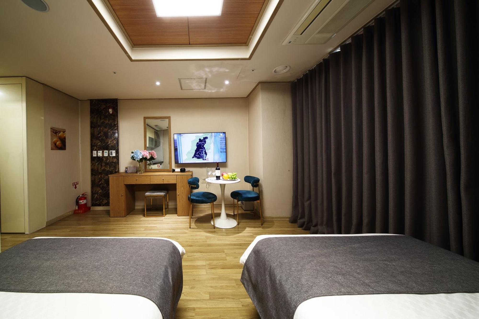 Incheon The Hotel Yeongjong Exterior photo